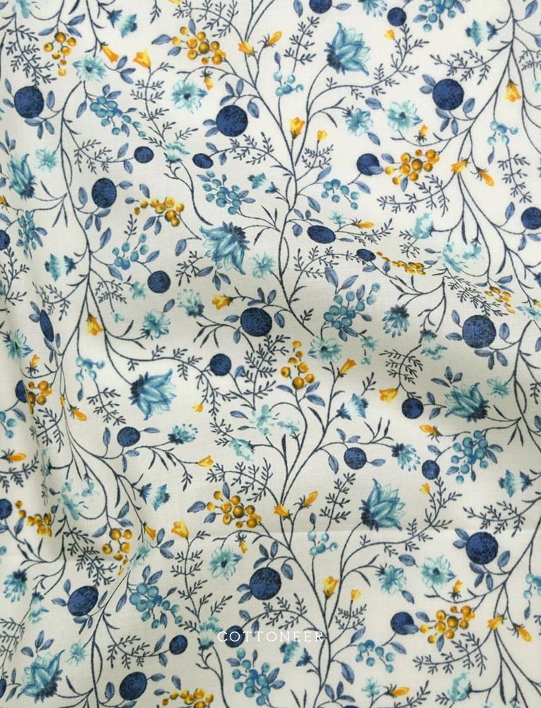 berry-bloom-light-blue-flownny-cotton-lawn-kokka
