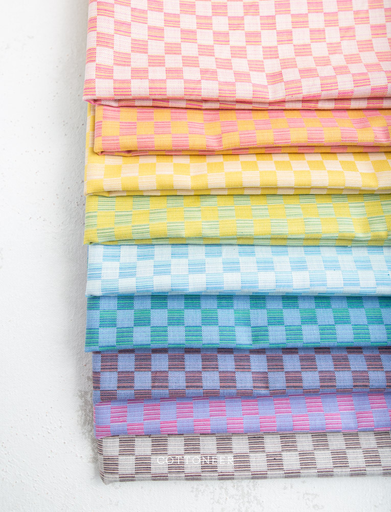 Gameboard in Rose | Check Mates by Anna Maria - Image 4