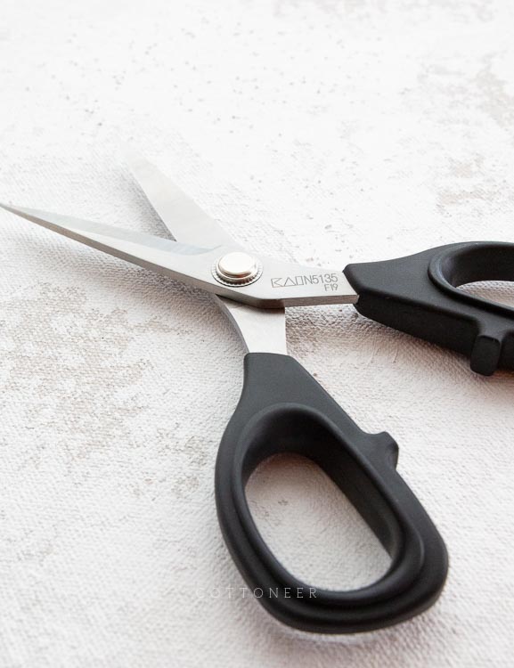 KAI - Embroidery Scissors 5-1/2 in