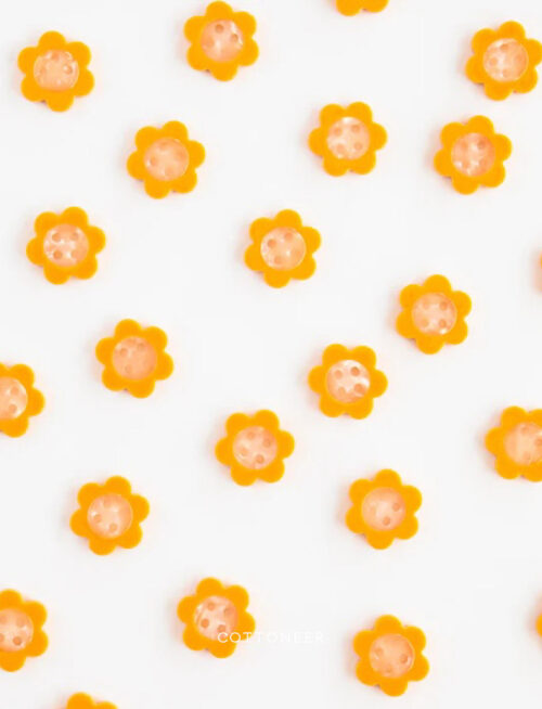 small-daisy-buttons-sarah-hearts